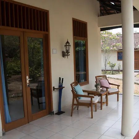 Guesthouse Rumah Senang Kalibaru Buitenkant foto