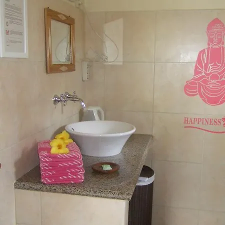 Guesthouse Rumah Senang Kalibaru Buitenkant foto