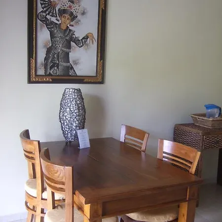 Guesthouse Rumah Senang Kalibaru Buitenkant foto